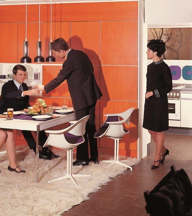 1960 FIRST MADE-TO-FIT KITCHENS ARE PRODUCED